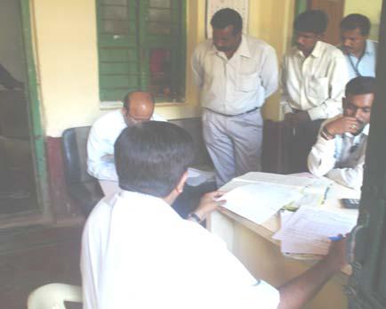 ANNEXURE X BBMP PHOTOGRAPHS Photo 1: Discussions with trustees at CUPA.