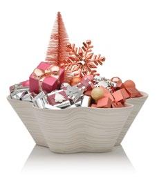 Remarkable decorated footed crystal centrepiece filled with premium chocolates 1300 g - D. 27 cm H. 25 cm 62.