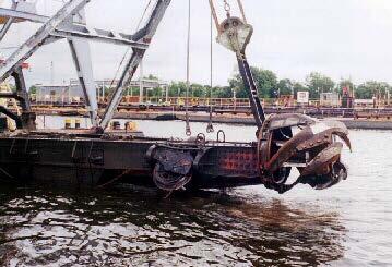 of the dredge, only 1 of which can be on the bottom while the dredge swings.