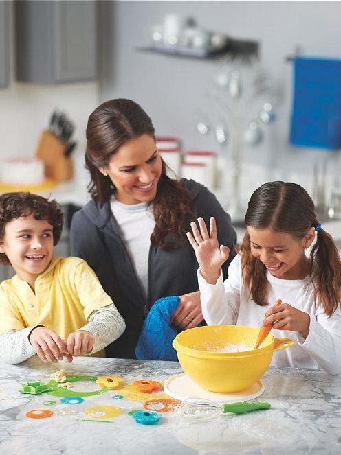 , four ookie utters, silione spatula, whisk and prep mat, all ideal for little hands.