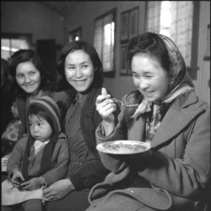 The food was not what people were used to eating. Irene Makarin, age 11 at the time of evacuation: I don t either. Mama eating. My daddy told me to eat, I wouldn t eat anything.