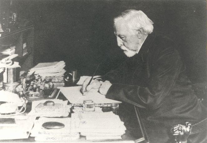 Prof. Adolf Kußmaul left