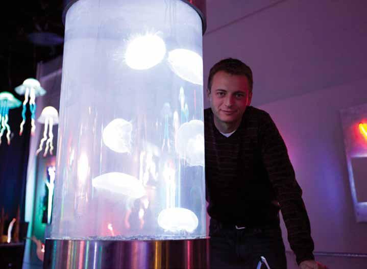 Inventor Alex Andon with an early Jellyfish Art tank model. necessary. The kreisel aquarium creates a flow pattern that replicates the open ocean currents on which jellies depend in the wild.
