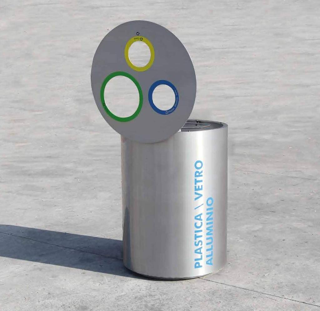 The litter bin is equipped with three openings for the introduction of the waste, internally tripartite by panels of steel sheet
