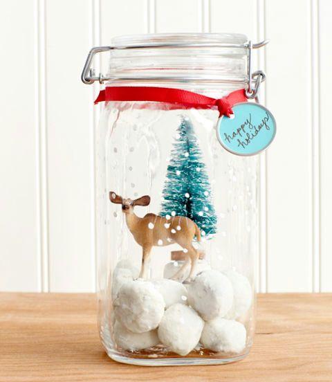 DIY Christmas Gifts by: Camdyn, Izzy, and Nora Hello Lake Street enjoy these Christmas gifts that you can do with others.