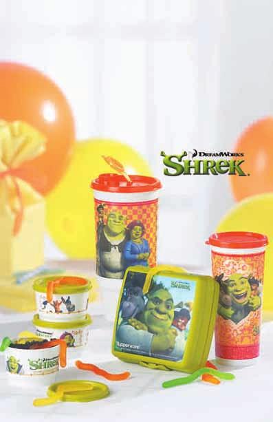 Look, Ogre here! The Land of Far Far Away is as close as your lunchbox. a Shrek Snack Cup Set* Shrek, Princess Fiona and trusted companions adorn this fun 3-piece set. 4-oz./120 ml capacity.