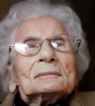 3 THE CASE OF FLORENCE ELLIS An 86 year old female is found to have a nonproductive cough.