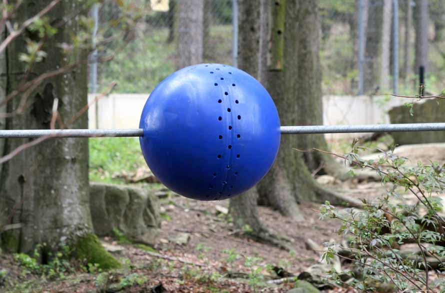 the pole. Smaller holes allow the food to fall out of the ball.