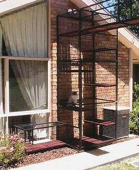 Confining your cat Cat enclosure attached to an existing structure An enclosure that is attached to either your house or a garage/shed provides the cat with a lot of scope for entertainment.