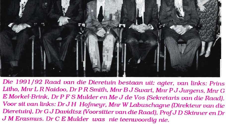 aad van die Dieretufn bestaan uit: agter, van links: Prins Utlw, Mnr L U. Naidoo, Dr P R Smit:/-4 Mnr B J Swart, Mnr P J Jurgens.