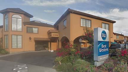 Best Western Rose Garden Inn 740 Freedom Blvd Watsonville, CA, 95076 866-573-4235 $230 x night/ $20 pet fee x night Motel 6