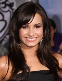 Lara 4 A Serra das Minas My idol is Demi Lovato. She is from the USA. She is a very beautiful singer.