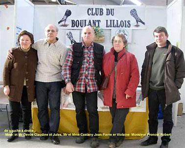 Right: Lille Pouter blue white barred. Champion bird with 96 points. Photo and owner: Jules Devos (France).