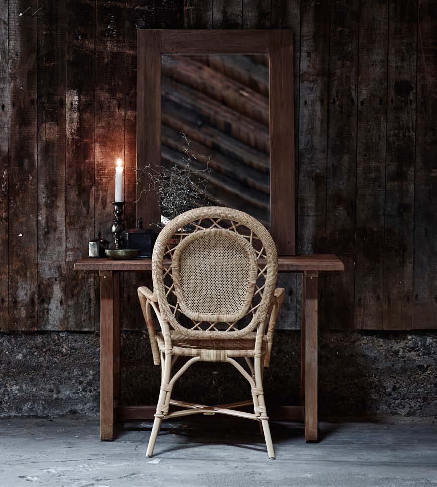 RomaNtica chair, natural, Lucas desk, teak and lucas mirror, teak Distributed by