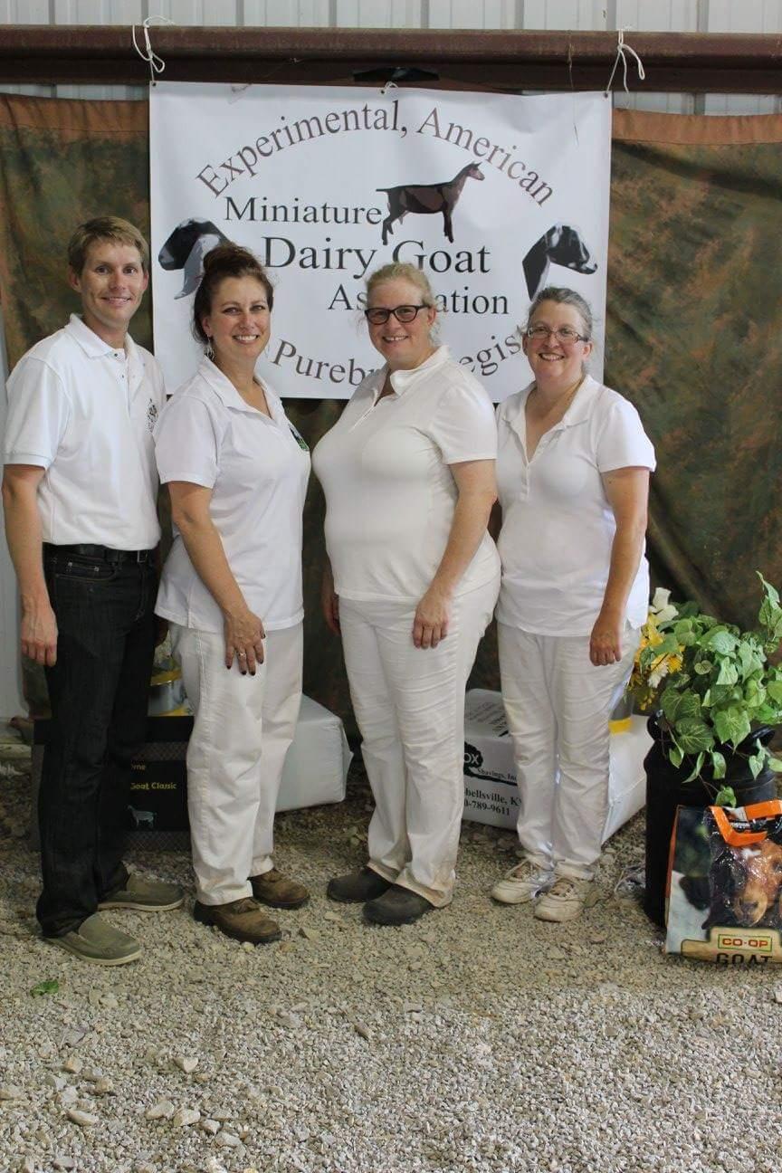 Kentucky Mini Dairy Goat Classic KY Quad Mini Squad Erik, Dee, Leslie, Susan By Susan Mings, Blackveil Farm - Horse Cave, KY On May 26, 2018, the Kentucky Mini Dairy Goat Classic was held at the