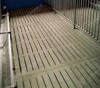 Study of the effect of rubber slat mats on