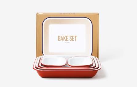 bake set pie set A five-piece bake set, capable of handling anything from a whole roast turkey to a summer
