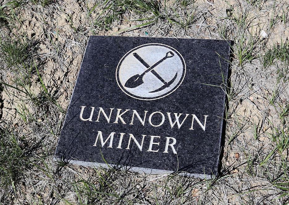 (WHILE FAMILY FROM BOB LEATHERS) UNKNOWN MINER PLAQUES THAT