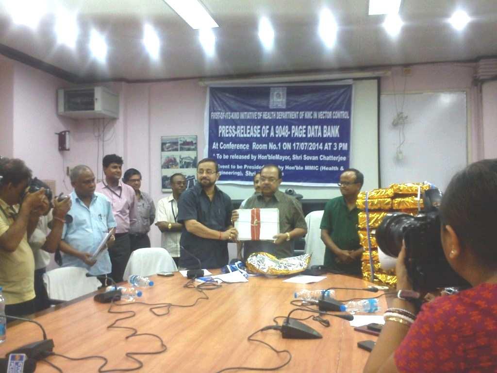 8 PIX 8: Release of the 9048-page Data Bank on Potential Mosquito Breeding Sources by the Hon ble city Mayor, Shri Sovan Chatterjee, and