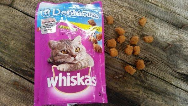 #3. Whiskas Dentabites (with chicken) These reportedly reduce tartar build up, so they are great for your cat s dental health.