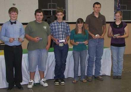 4-H News Nowata County 4-H Members Wrapping Up 2009 2010 Kicking off 2010-2011 2 Poultry Club Recruiting Members The 4-H Poultry Club has been hard at work.