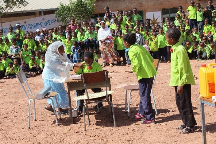 In addition to the Global Handwashing Day school activities, UNICEF supported a nationwide mass media campaign aimed at promoting handwashing and other good hygiene behaviour messages.