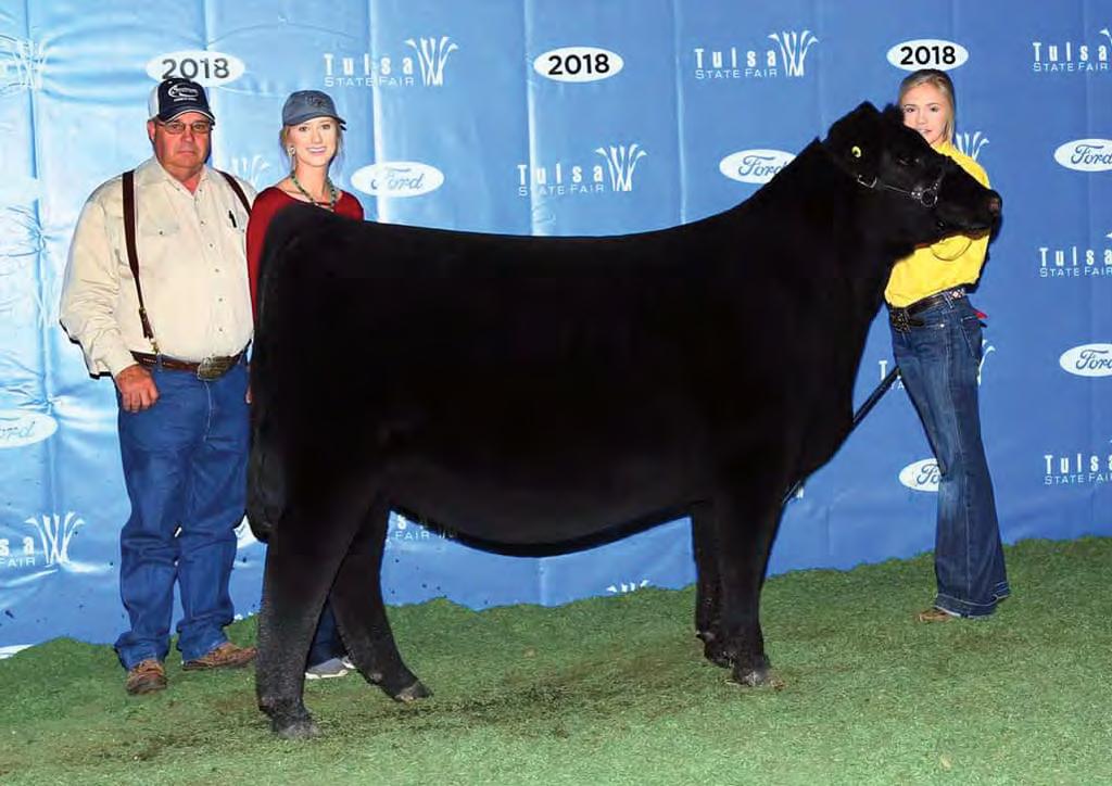 Lot 18 18 TR HIRSCH PROVEN QUEEN E21 BD: Spring 2017 PB Angus AAA #18940606 SIRE: SILVERIA STYLE DAM: PVF PROVEN QUEEN 2114 AI: 4.21 to Insight PE: Primo Lut Game changer alert!