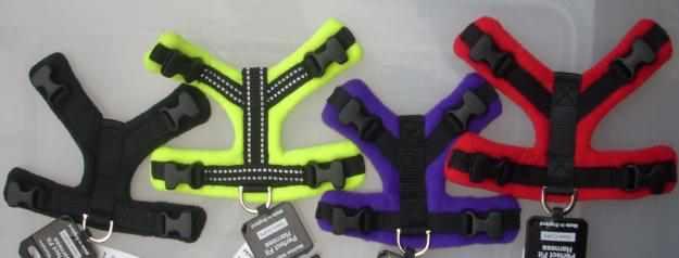 7. HARNESSES DOG GAMES PERFECT FIT 3 PIECE FLEECE-LINED HARNESS Harness is made up from 3 fleece-lined pieces Top, Front & Girth bits.