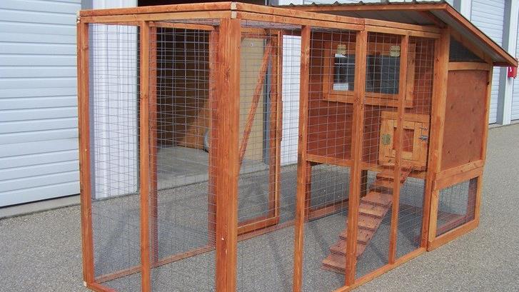 The Manor is a nice starter for up to 6 hens. It measures 42 x 54 inside x 6 h and has 2 external nesting boxes. Included is 7 of roost poles and a 4 x 8 x 6 h run (continues under coop).