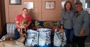 Uitenhage Lions - We Serve Uitenhage Lionesses donation to Save a Pet The Uitenhage Lioness Club Branch has hit the road running and donated a total of R 2240 to save a pet