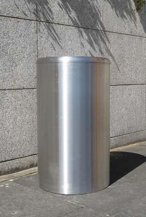 WHARF LITTER BIN Simple steel bin suitable for interior & exterior use The Wharf is an open top litter bin that is equally suitable for internal as well as external environments, and is a
