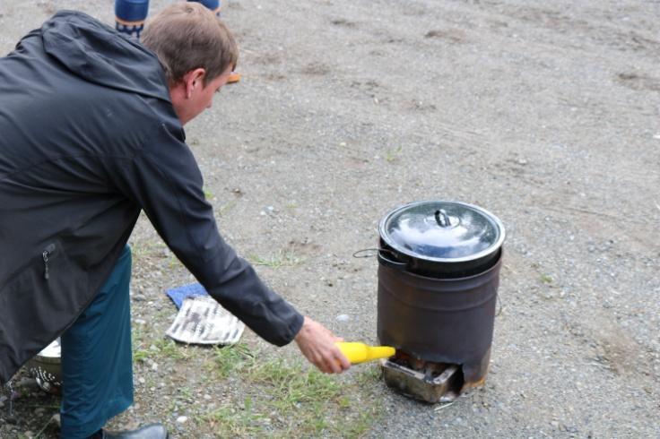 HEet Definition: Alcohol-based fuel used by most mushers in their cook stoves on the trail.