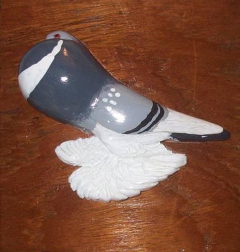 UPDATE ON THE ARTICLE PIGEON ART FROM SOUTH AFRICA In our December issue we published an article by Jan Lombard, offering a wide range of pigeon figurines.