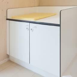 infants also available with a wash basin. As an option, the drawers can be locked centrally with a rotary knob on the rear edge.