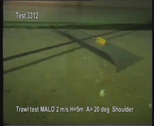 m, WITH SPAN SHOULDER approximately the same motion as that occurred in the model test, a small disturbance was introduced on the trawl board before it hitted the pipeline.