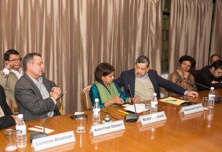 URJA, the India International Centre( IIC) and The Indicus foundation organised a Round Table & Presentation on Delhi s Air Pollution issues on 3 Feb 2017.