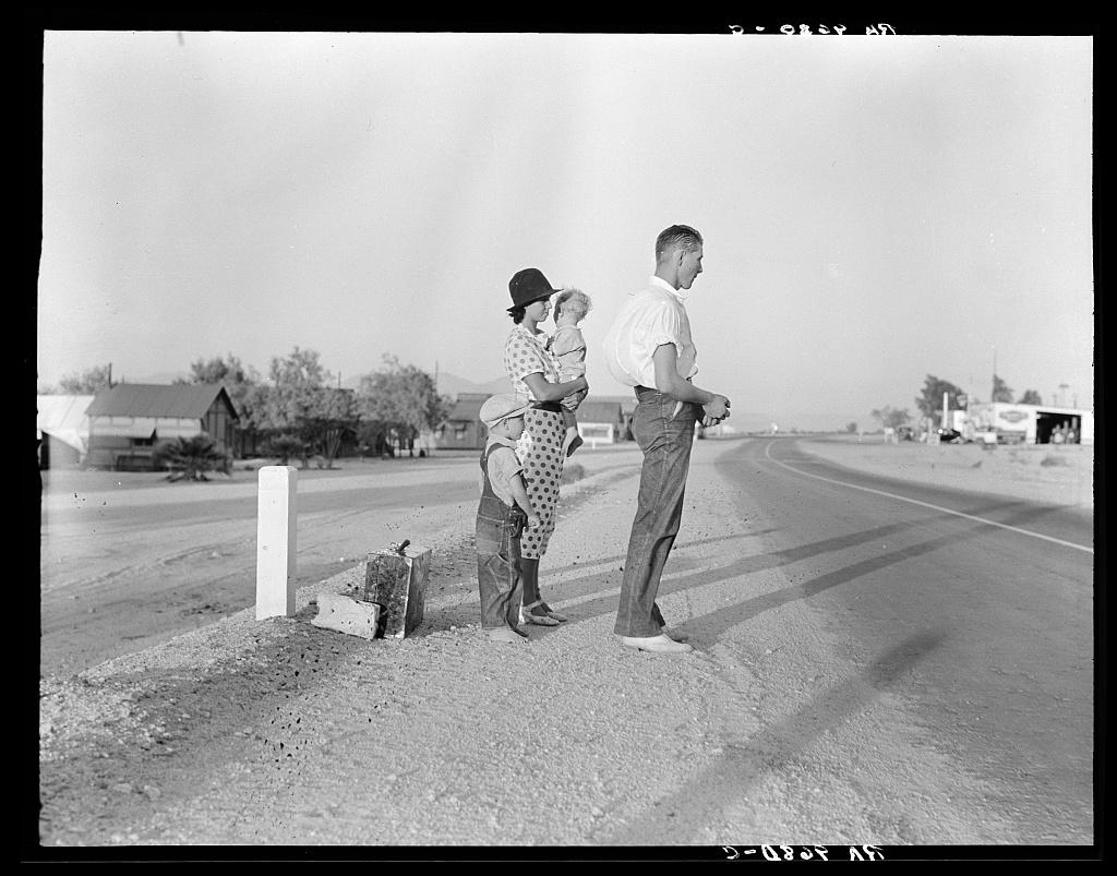 Title: Example of self-resettlement in California. Oklahoma farm family on highway between Blythe and Indio.