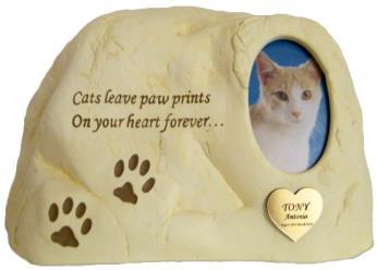 Embossed on the urn are two paw prints.