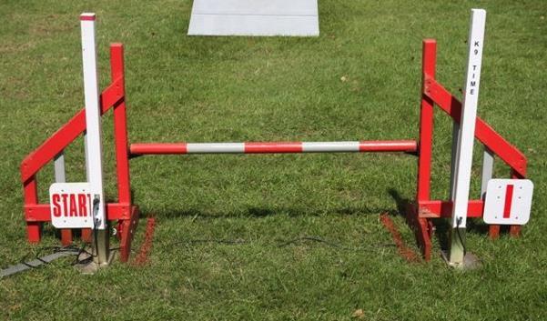 219m (4ft minimum) Hurdles LHO (Lower Height Option) Large Dogs - Medium Dogs - Small Dogs - 55cm (1ft 9.6ins) 35cm (1ft 1.75ins) 25cm (9.