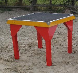 Table and Pause ox Surface: 94.1cm (3ft) square minimum Table 94.1cm (3ft) square minimum and should be of stable construction with a non-slip surface.