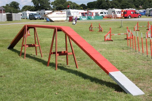 Each ramp must have a non-slip surface, and anti-slip slats at intervals but not within 15.2cm (6ins) of the start of the contact area. ontact area: 1.067m (3ft 6ins) Height: 1.