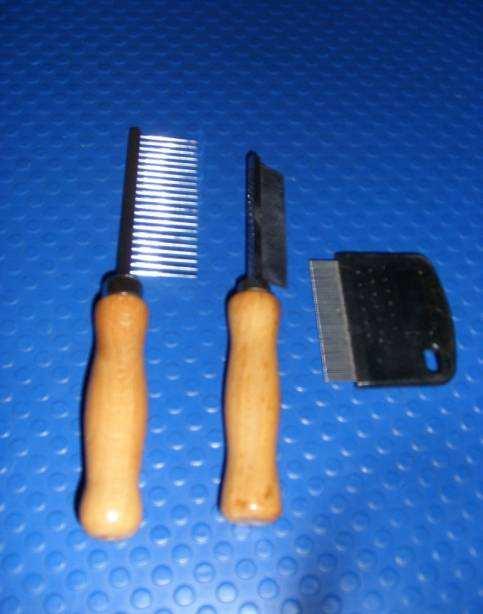 Combs with handles are far more comfortable to use than the double-headed type. Clipper vacuum Fits on the clippers and sucks up the hair as you use the clippers.