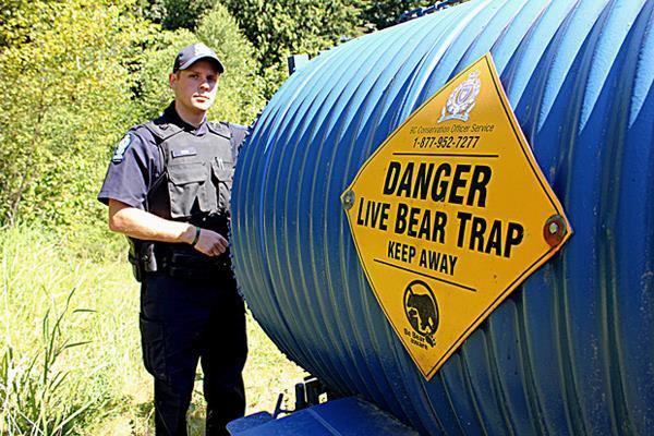 Reporting Human-Wildlife Conflicts The COS will respond when: Bears are accessing garbage or other human food sources Bears