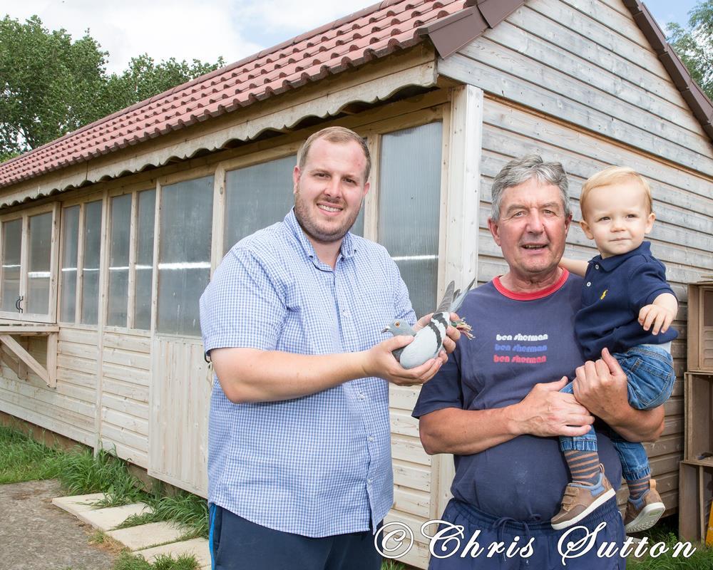AN INTERVIEW WITH DEAN CHILDS OF BASILDON TRIPLE NATIONAL WINNER WITH OLD BIRDS IN 2017 Dean Childs 1st Open BICC Pau International [Mont de Marsan] with his Dad John and young son To win one