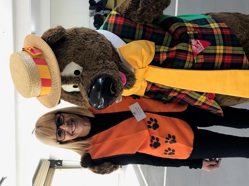 Surfers Paradise State School on the Gold Coast was lucky to have Humphrey B Bear visit to help with Story Dogs Day celebrations.