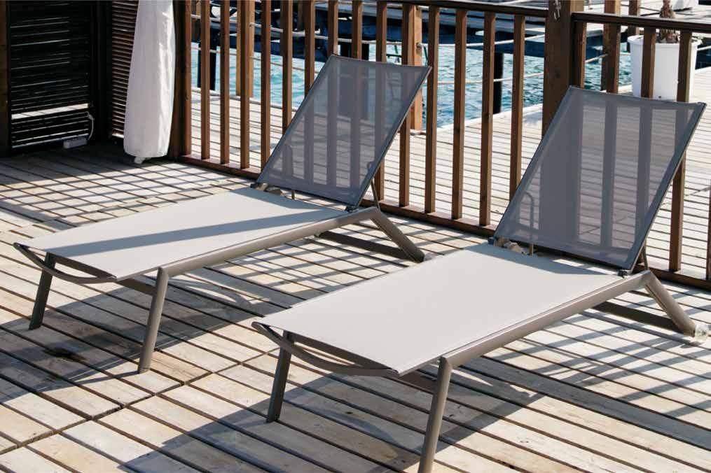 32 EXCLUSIVE OUTDOOR COLLECTION VOYAGE SUNLOUNGER