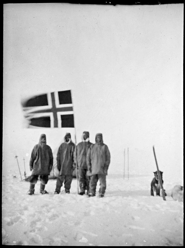 Roald Amundsen 1872-1928 Norwegian Roald Amundsen led the first successful expedition to reach the South Pole, he arrived there on the 14 th of December 1911.