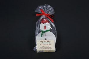 3.3 Rawhide 3-D Snowman RS024 This incredibly well designed and crafted Snowman is totally edible and comes with five snowflake shaped rawhide treats.