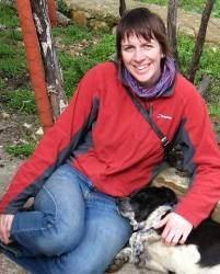 Who We Are Project Director - Siân Waters Siân is from South Wales (UK) and has been working with wildlife for over 20 years specializing in primate and carnivore conservation.