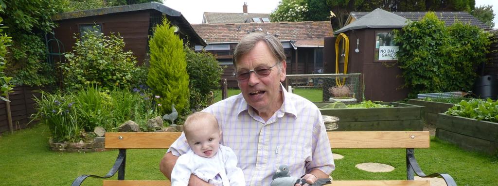 Many thanks to the Classic team, and help from Dave Hawthorne. Tony Leggatt with his youngest Granddaughter Savannah and his pigeon Savannah Blue.